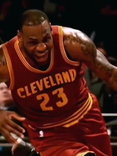 老詹這恐怖的大體格，完美詮釋什么叫“人型坦克”！