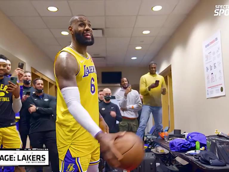 里弗斯絕殺之后湖人隊(duì)的更衣室氛圍，簡直不要太和諧??！